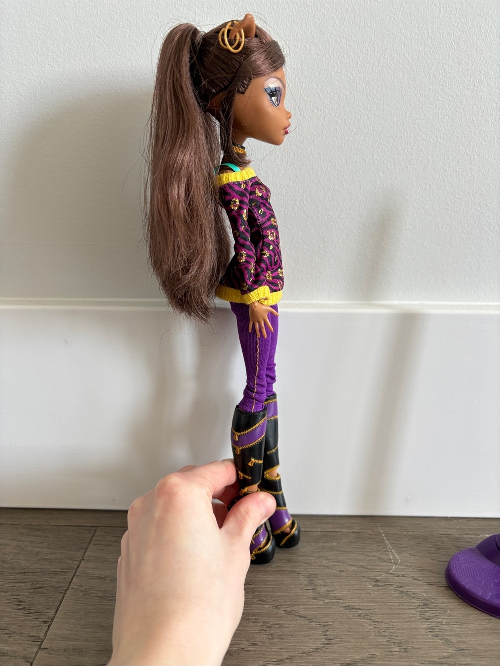 Monster High School’s Out 2011 Clawdeen Wolf Doll with Diary - Picture 6 of 11